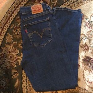 Women’s Classic Straight Levi’s, size 4